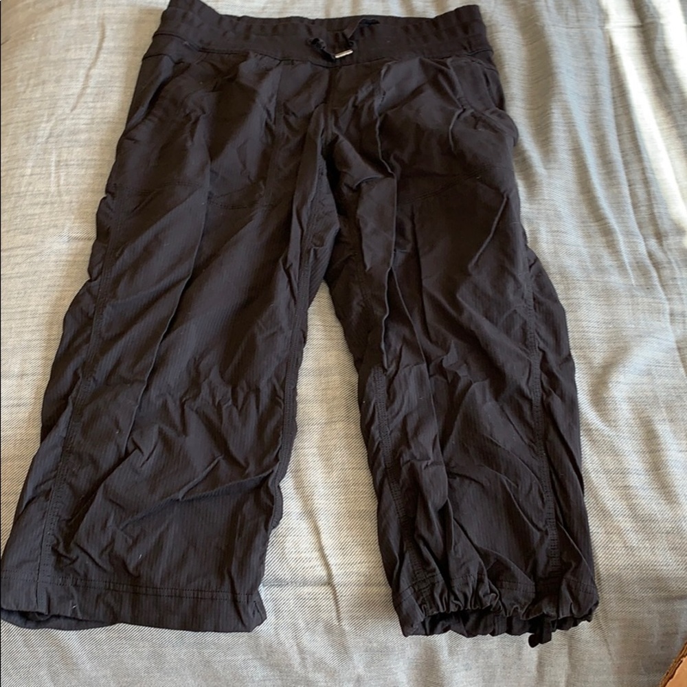 Lululemon dance studio Capri size 6